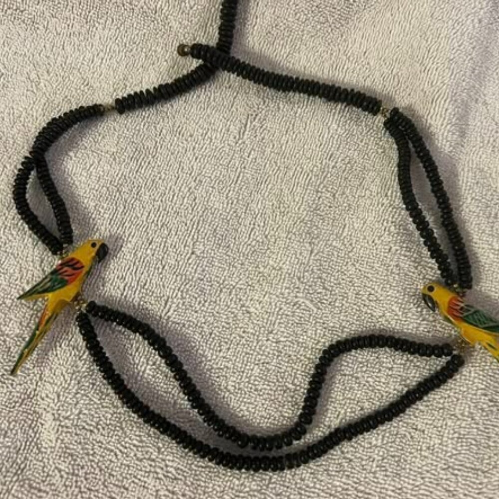 🐻Vintage Hand-Carved Wooden Parrot and Bead Necklace